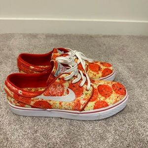 Nike SB Janoski rare pizza print. Size Men’s 7, Women’s 8.5.